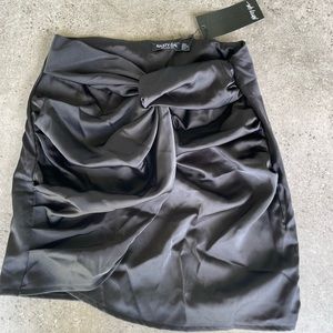 Wmns Nasty Gal Black satin ruched skirt Size 0 NWT